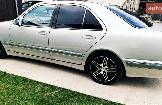 Серый Мерседес Е-Класс, объемом двигателя 2.8 л и пробегом 385 тыс. км за 4000 $, фото 5 на Automoto.ua