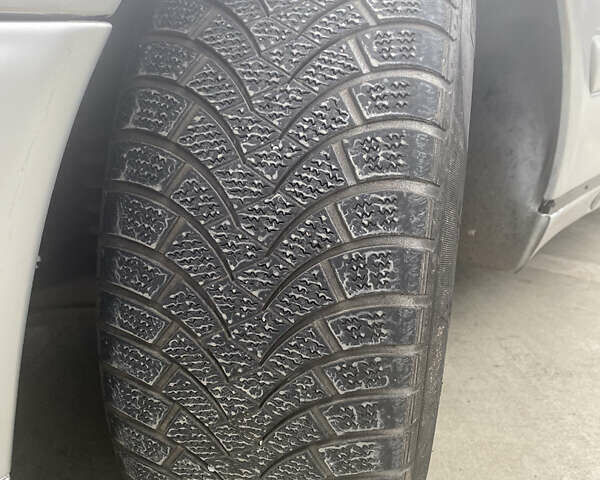 Серый Мерседес Е-Класс, объемом двигателя 3.2 л и пробегом 427 тыс. км за 3700 $, фото 17 на Automoto.ua