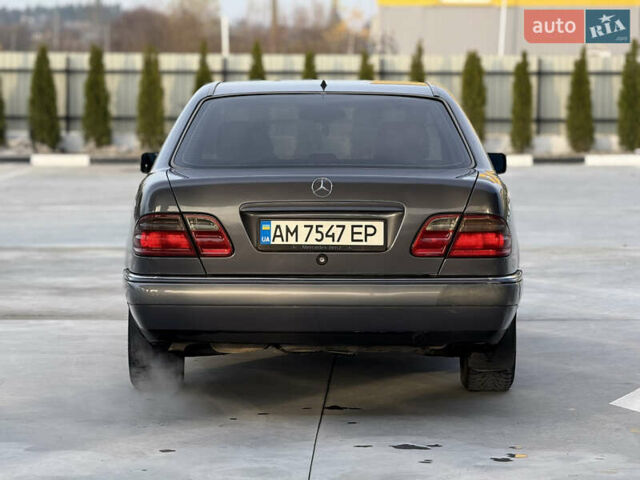 Серый Мерседес Е-Класс, объемом двигателя 2 л и пробегом 330 тыс. км за 2999 $, фото 5 на Automoto.ua