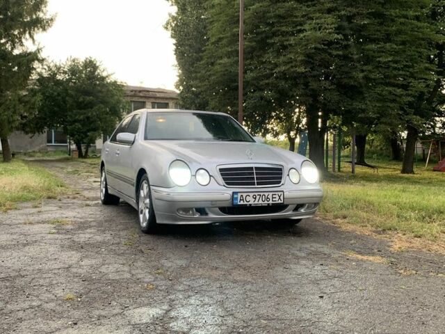 Серый Мерседес Е-Класс, объемом двигателя 3.2 л и пробегом 480 тыс. км за 3900 $, фото 7 на Automoto.ua