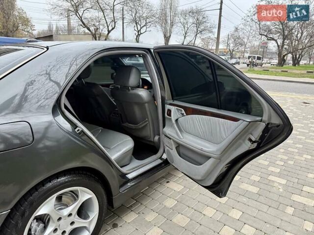 Сірий Мерседес Е-Клас, об'ємом двигуна 2.2 л та пробігом 340 тис. км за 3850 $, фото 54 на Automoto.ua