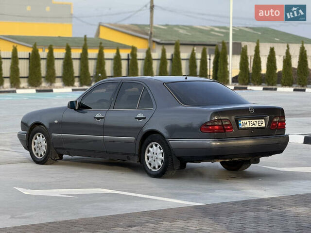 Серый Мерседес Е-Класс, объемом двигателя 2 л и пробегом 330 тыс. км за 2999 $, фото 12 на Automoto.ua