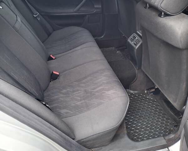 Сірий Мерседес Е-Клас, об'ємом двигуна 2 л та пробігом 530 тис. км за 2500 $, фото 4 на Automoto.ua