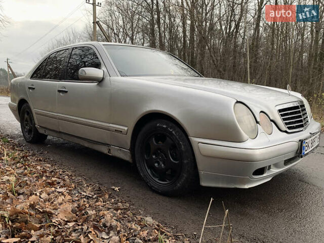 Серый Мерседес Е-Класс, объемом двигателя 2.4 л и пробегом 499 тыс. км за 2500 $, фото 4 на Automoto.ua