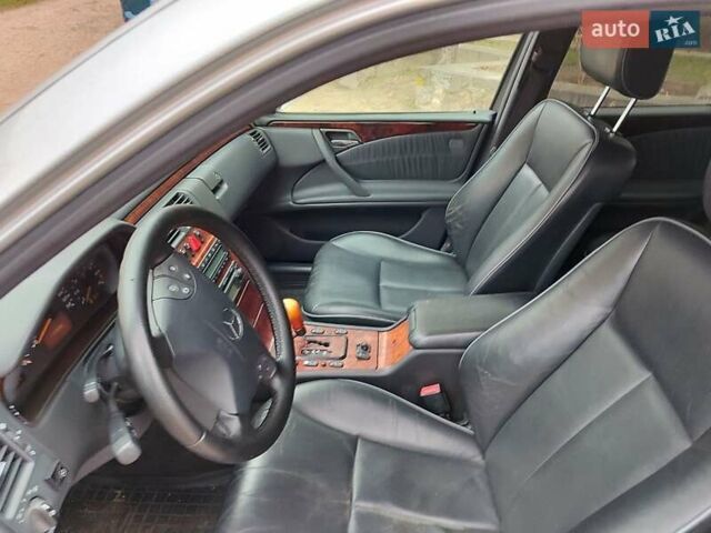 Сірий Мерседес Е-Клас, об'ємом двигуна 2.4 л та пробігом 339 тис. км за 2900 $, фото 8 на Automoto.ua