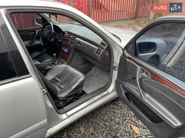 Серый Мерседес Е-Класс, объемом двигателя 2.15 л и пробегом 340 тыс. км за 3400 $, фото 5 на Automoto.ua