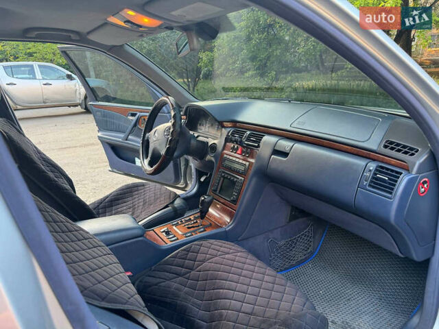 Сірий Мерседес Е-Клас, об'ємом двигуна 2.69 л та пробігом 280 тис. км за 5500 $, фото 8 на Automoto.ua
