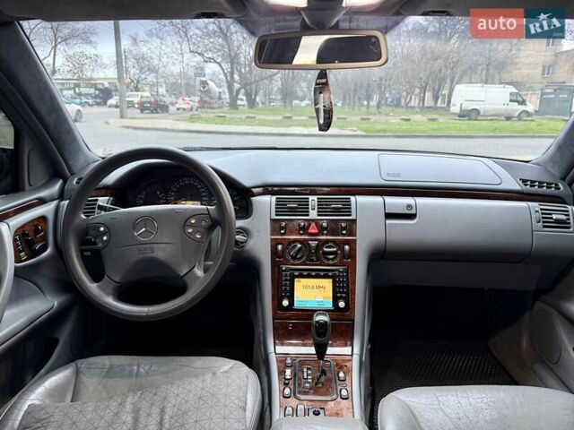 Сірий Мерседес Е-Клас, об'ємом двигуна 2.2 л та пробігом 340 тис. км за 3850 $, фото 69 на Automoto.ua