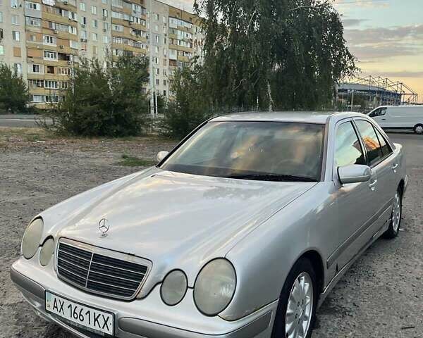 Серый Мерседес Е-Класс, объемом двигателя 2 л и пробегом 400 тыс. км за 3200 $, фото 2 на Automoto.ua