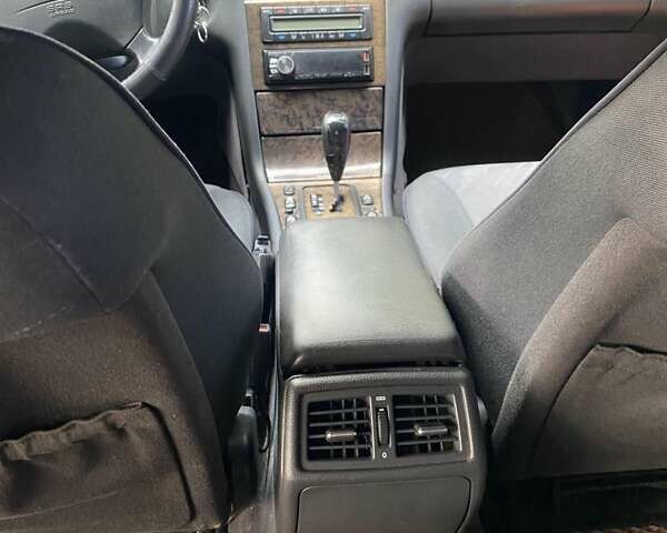 Серый Мерседес Е-Класс, объемом двигателя 2.2 л и пробегом 406 тыс. км за 5500 $, фото 7 на Automoto.ua