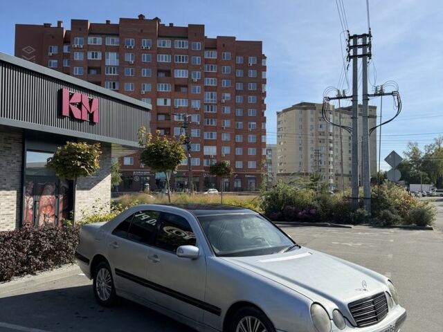 Серый Мерседес Е-Класс, объемом двигателя 2.1 л и пробегом 500 тыс. км за 1708 $, фото 2 на Automoto.ua