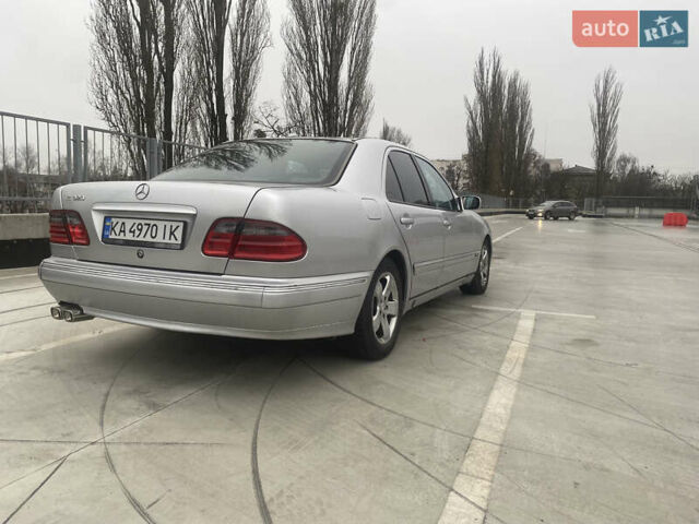 Серый Мерседес Е-Класс, объемом двигателя 3.2 л и пробегом 427 тыс. км за 3700 $, фото 4 на Automoto.ua