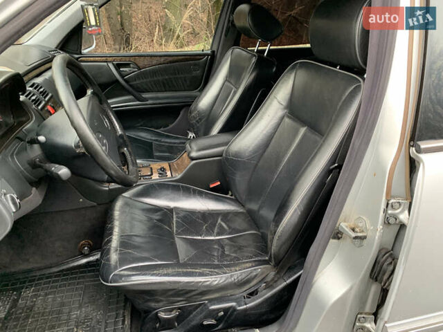 Серый Мерседес Е-Класс, объемом двигателя 2.4 л и пробегом 499 тыс. км за 2500 $, фото 6 на Automoto.ua