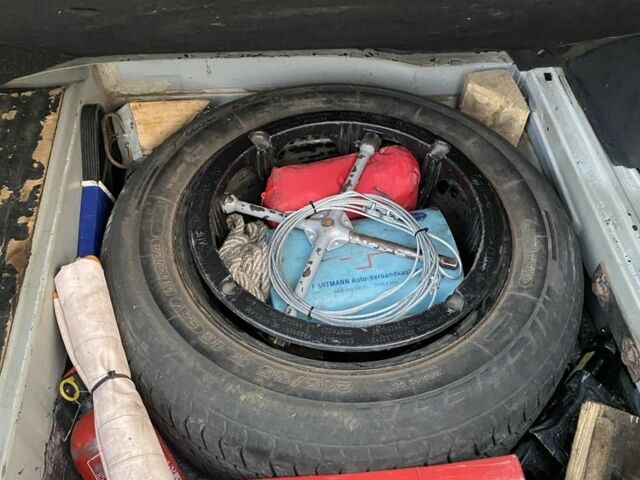 Серый Мерседес Е-Класс, объемом двигателя 2.7 л и пробегом 500 тыс. км за 4150 $, фото 19 на Automoto.ua