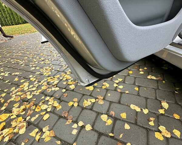 Сірий Мерседес Е-Клас, об'ємом двигуна 2 л та пробігом 88 тис. км за 9600 $, фото 52 на Automoto.ua