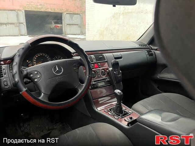 Серый Мерседес Е-Класс, объемом двигателя 2 л и пробегом 280 тыс. км за 3800 $, фото 6 на Automoto.ua