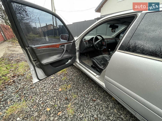 Серый Мерседес Е-Класс, объемом двигателя 2.15 л и пробегом 340 тыс. км за 3400 $, фото 2 на Automoto.ua