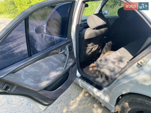 Серый Мерседес Е-Класс, объемом двигателя 2.2 л и пробегом 406 тыс. км за 5500 $, фото 8 на Automoto.ua