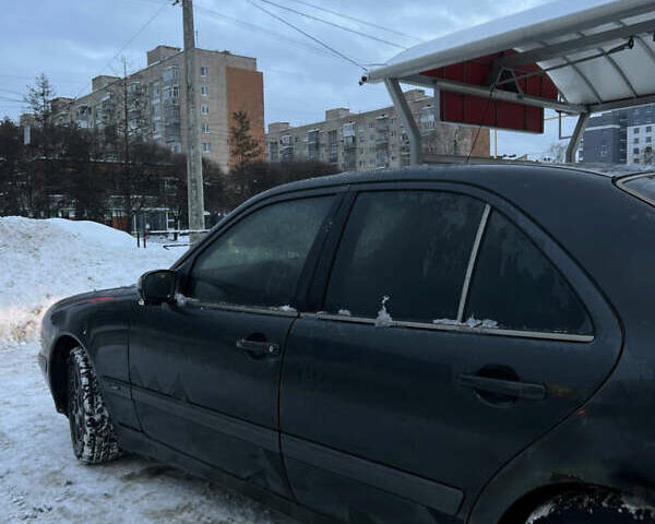 Серый Мерседес Е-Класс, объемом двигателя 2 л и пробегом 800 тыс. км за 2300 $, фото 5 на Automoto.ua