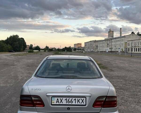 Серый Мерседес Е-Класс, объемом двигателя 2 л и пробегом 400 тыс. км за 3200 $, фото 7 на Automoto.ua