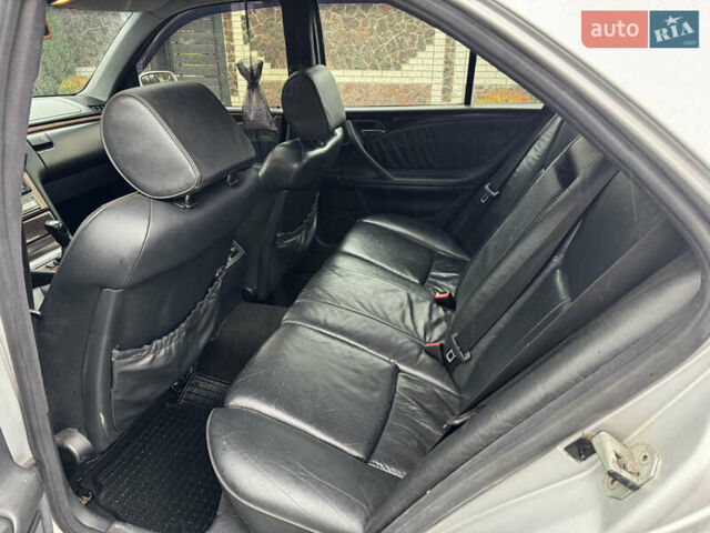 Серый Мерседес Е-Класс, объемом двигателя 2.4 л и пробегом 530 тыс. км за 3500 $, фото 11 на Automoto.ua