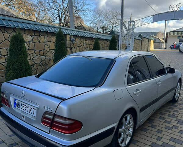 Серый Мерседес Е-Класс, объемом двигателя 2.6 л и пробегом 300 тыс. км за 2450 $, фото 3 на Automoto.ua