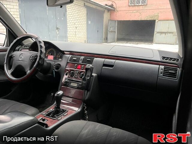 Серый Мерседес Е-Класс, объемом двигателя 2 л и пробегом 280 тыс. км за 3800 $, фото 7 на Automoto.ua