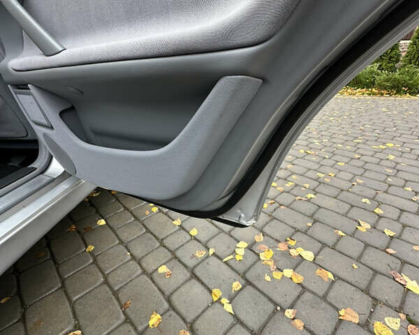 Сірий Мерседес Е-Клас, об'ємом двигуна 2 л та пробігом 88 тис. км за 9600 $, фото 53 на Automoto.ua