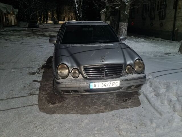 Сірий Мерседес Е-Клас, об'ємом двигуна 2 л та пробігом 370 тис. км за 4100 $, фото 2 на Automoto.ua