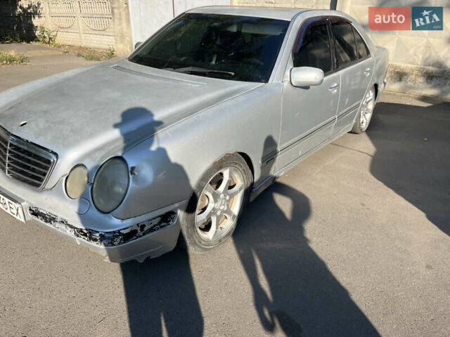 Серый Мерседес Е-Класс, объемом двигателя 4.3 л и пробегом 2 тыс. км за 2500 $, фото 5 на Automoto.ua