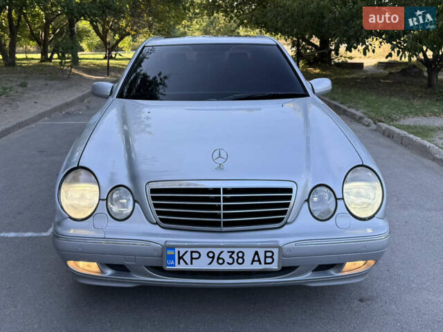 Серый Мерседес Е-Класс, объемом двигателя 2.1 л и пробегом 390 тыс. км за 3200 $, фото 1 на Automoto.ua
