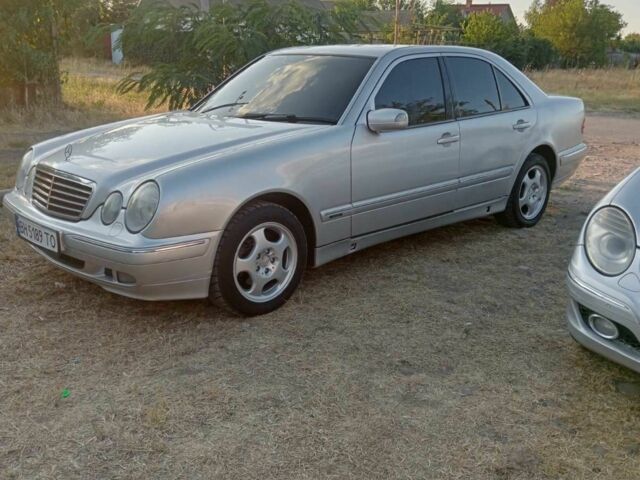 Серый Мерседес Е-Класс, объемом двигателя 2 л и пробегом 300 тыс. км за 3500 $, фото 2 на Automoto.ua