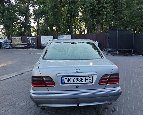 Сірий Мерседес Е-Клас, об'ємом двигуна 2.7 л та пробігом 602 тис. км за 4700 $, фото 1 на Automoto.ua