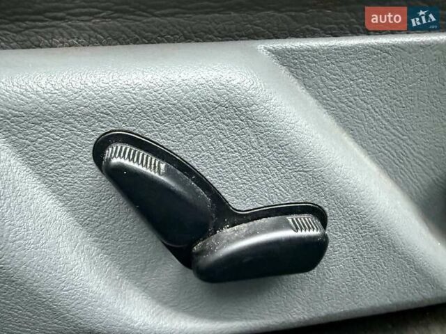 Сірий Мерседес Е-Клас, об'ємом двигуна 2.2 л та пробігом 340 тис. км за 3850 $, фото 45 на Automoto.ua