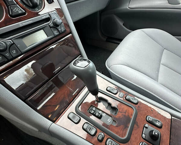 Сірий Мерседес Е-Клас, об'ємом двигуна 2 л та пробігом 88 тис. км за 9600 $, фото 26 на Automoto.ua