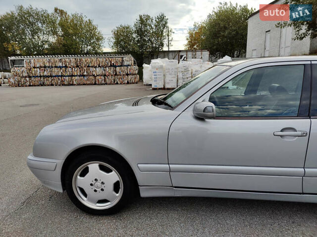 Сірий Мерседес Е-Клас, об'ємом двигуна 3.2 л та пробігом 356 тис. км за 8499 $, фото 9 на Automoto.ua