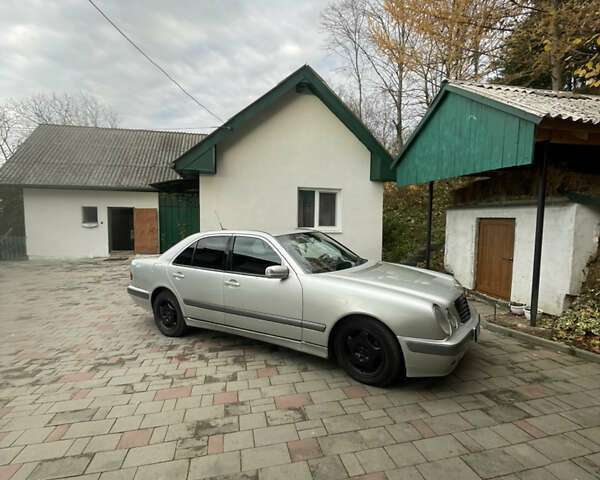 Серый Мерседес Е-Класс, объемом двигателя 2.15 л и пробегом 370 тыс. км за 3200 $, фото 14 на Automoto.ua