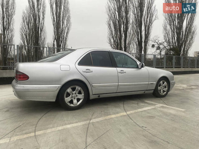 Серый Мерседес Е-Класс, объемом двигателя 3.2 л и пробегом 427 тыс. км за 3700 $, фото 5 на Automoto.ua