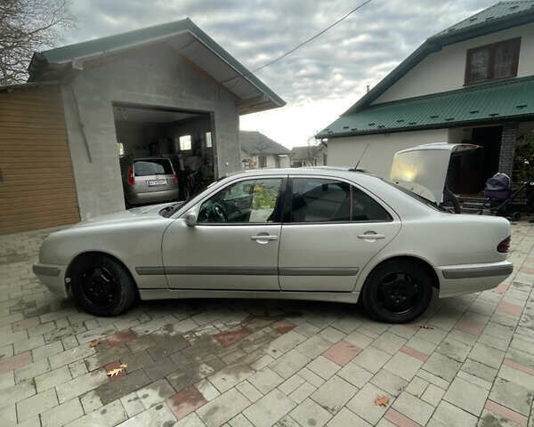 Серый Мерседес Е-Класс, объемом двигателя 2.15 л и пробегом 370 тыс. км за 3200 $, фото 11 на Automoto.ua