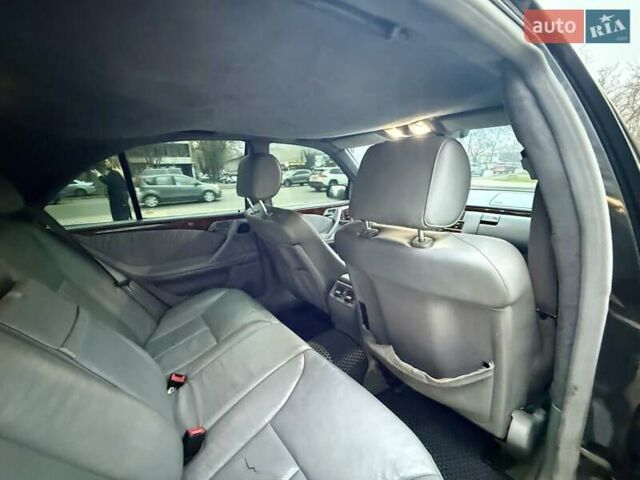 Сірий Мерседес Е-Клас, об'ємом двигуна 2.2 л та пробігом 340 тис. км за 3850 $, фото 60 на Automoto.ua