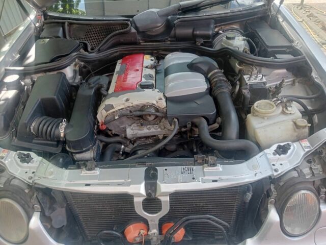 Серый Мерседес Е-Класс, объемом двигателя 2 л и пробегом 300 тыс. км за 3500 $, фото 1 на Automoto.ua