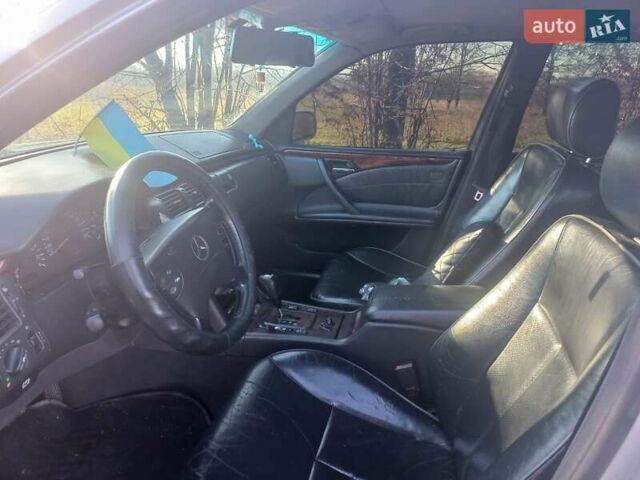 Сірий Мерседес Е-Клас, об'ємом двигуна 2.15 л та пробігом 404 тис. км за 2850 $, фото 6 на Automoto.ua
