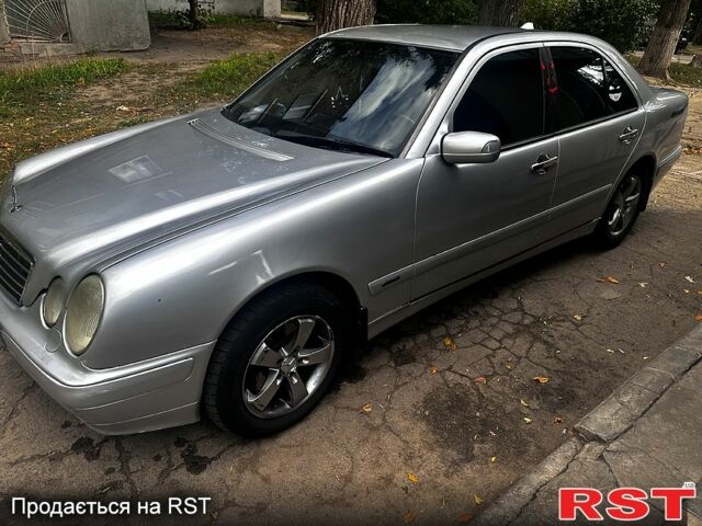 Серый Мерседес Е-Класс, объемом двигателя 2.8 л и пробегом 0 тыс. км за 3950 $, фото 1 на Automoto.ua