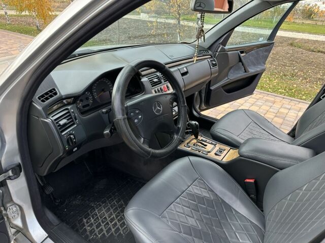 Мерседес Е-Клас 2000 у Сторожинце на Automoto.ua Сірий Мерседес Е-Клас, об'ємом двигуна 2.7 л та пробігом 346 тис. км за 5200 $, фото 16 на Automoto.ua