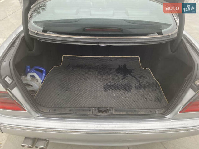 Серый Мерседес Е-Класс, объемом двигателя 3.2 л и пробегом 427 тыс. км за 3700 $, фото 16 на Automoto.ua