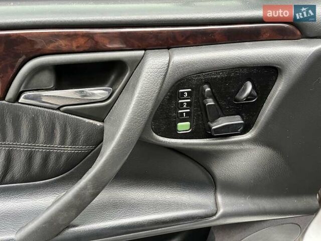 Серый Мерседес Е-Класс, объемом двигателя 3.2 л и пробегом 270 тыс. км за 3200 $, фото 10 на Automoto.ua