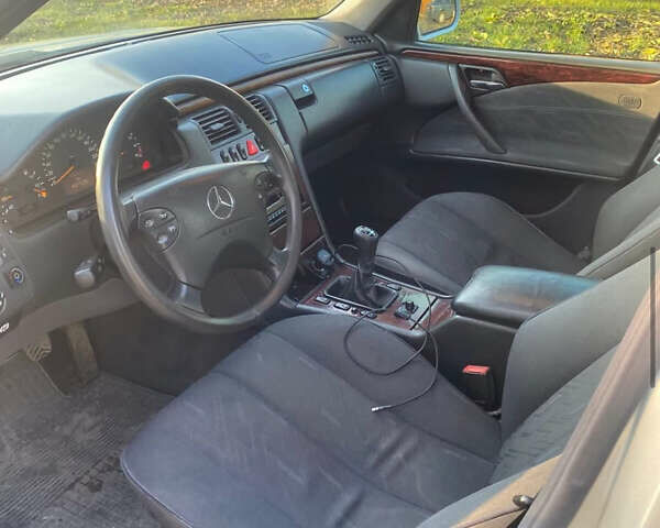 Сірий Мерседес Е-Клас, об'ємом двигуна 2 л та пробігом 407 тис. км за 3000 $, фото 5 на Automoto.ua