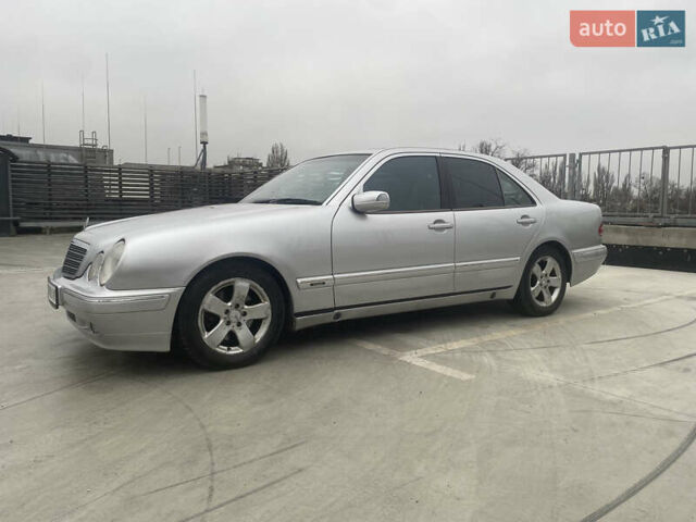 Серый Мерседес Е-Класс, объемом двигателя 3.2 л и пробегом 427 тыс. км за 3700 $, фото 1 на Automoto.ua