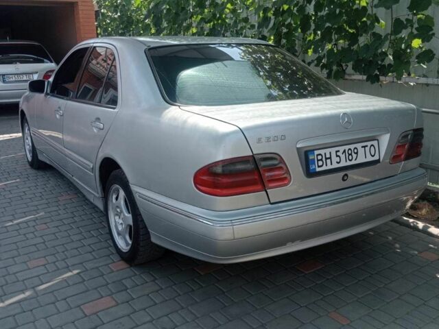 Серый Мерседес Е-Класс, объемом двигателя 2 л и пробегом 300 тыс. км за 3500 $, фото 4 на Automoto.ua