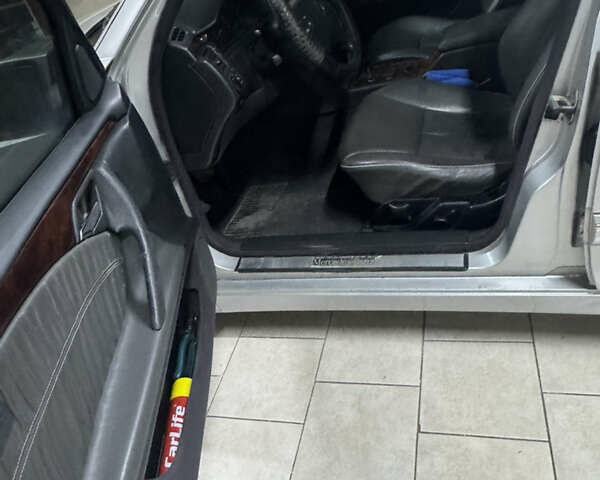 Сірий Мерседес Е-Клас, об'ємом двигуна 2.2 л та пробігом 320 тис. км за 4400 $, фото 6 на Automoto.ua